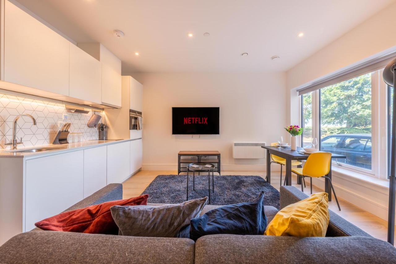 Cozy Apartments - Free Wifi And Parking Onsite Feltham Exterior foto